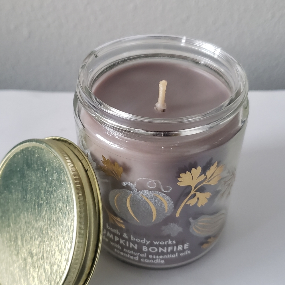 Bath and Body Works Candle Pumpkin Bonfire - Picture 2 of 4